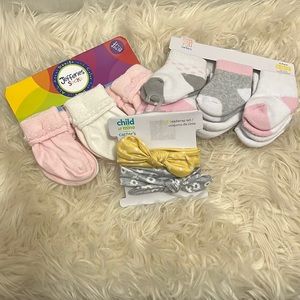 Baby girl socks and bows